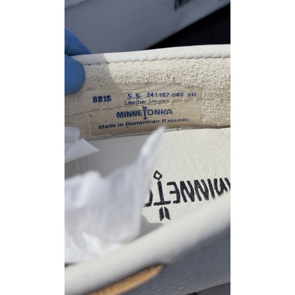 Minnetonka Moccasins Womens 5.5 Off White Leather Classic Moc 691S - Picture 5 of 8